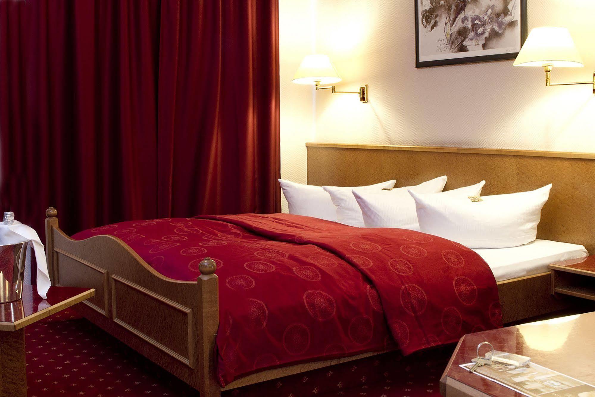 Hotel Astoria Лайпциг Екстериор снимка