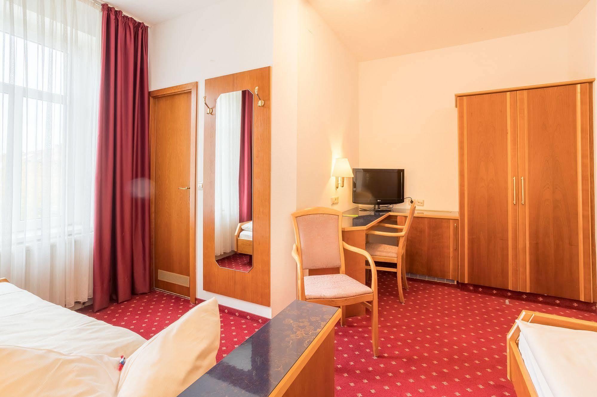 Hotel Astoria Лайпциг Екстериор снимка