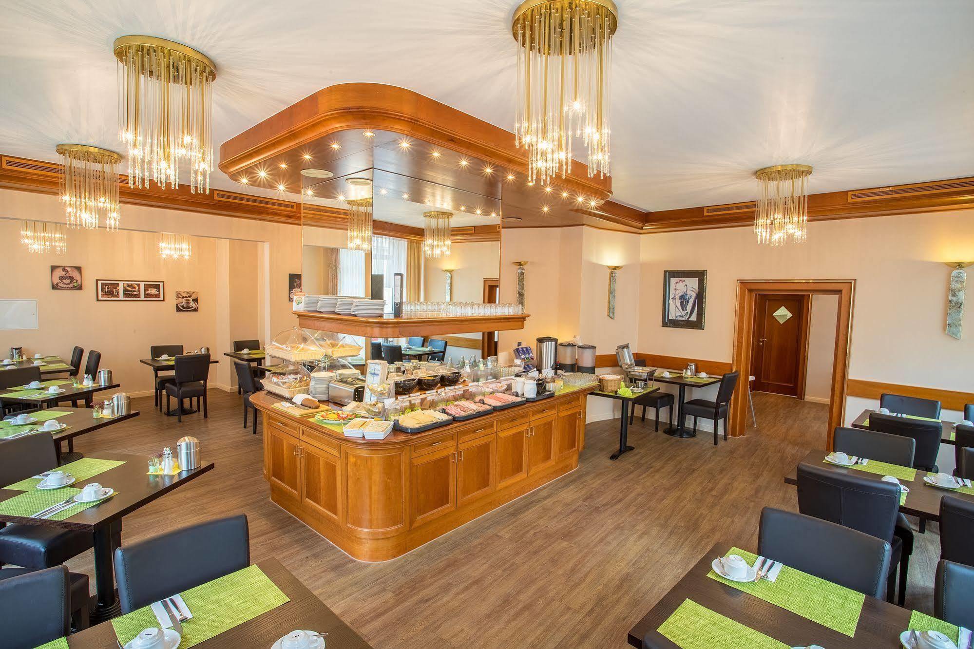 Hotel Astoria Лайпциг Екстериор снимка